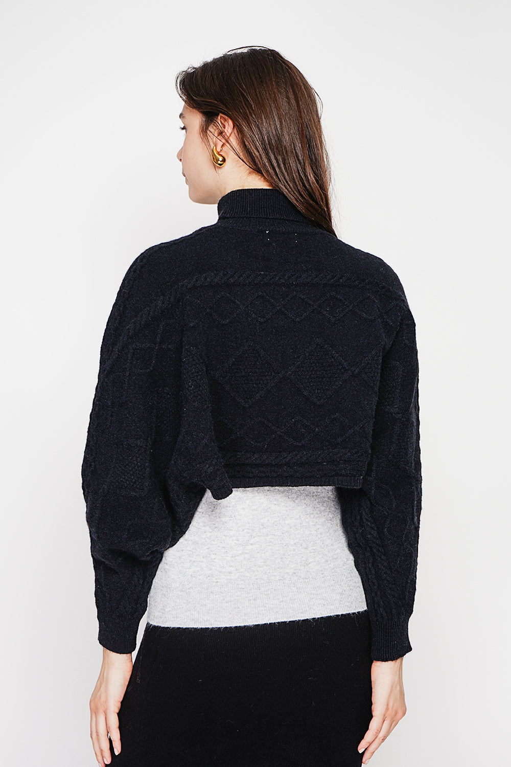 Poncho court col roulé torsadé – Noir – C&Jo