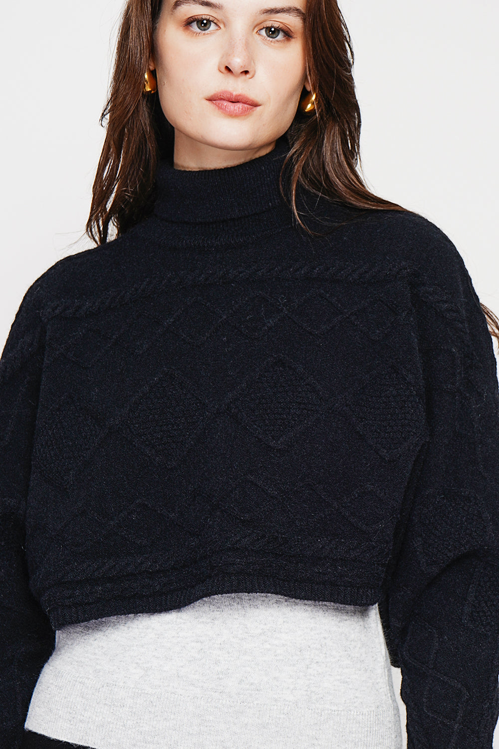 Poncho court col roulé torsadé – Noir – C&Jo