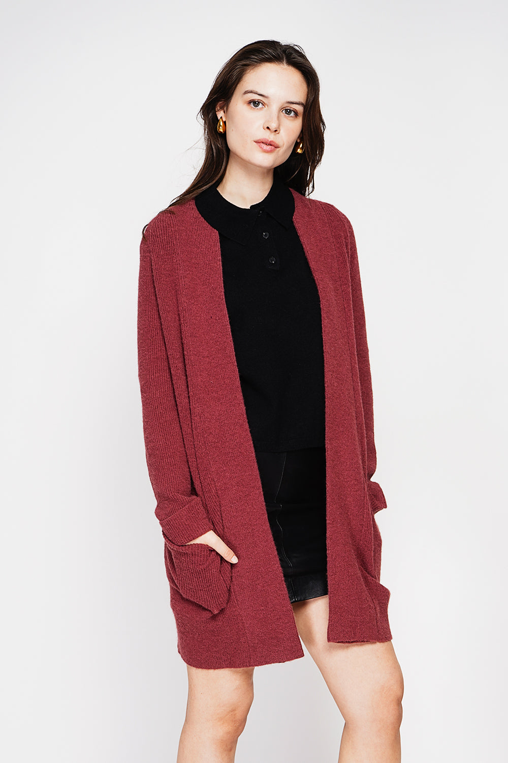 Long shawl collar cardigan with double patch pockets on the front, long sleeves and turned-in cuffs