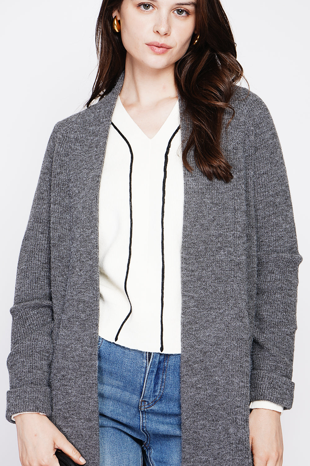 Long shawl collar cardigan with double patch pockets on the front, long sleeves and turned-in cuffs