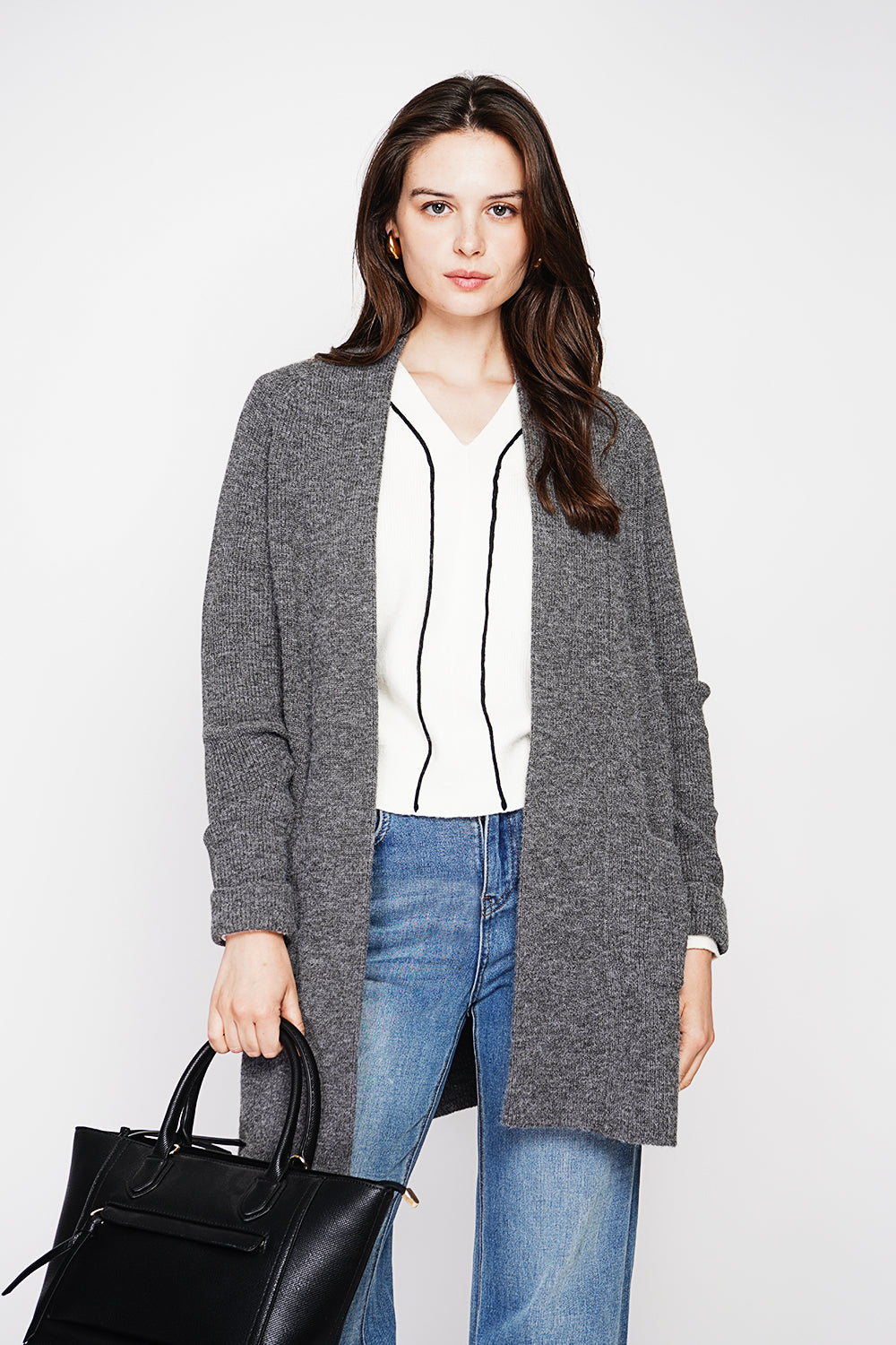 Long shawl collar cardigan with double patch pockets on the front, long sleeves and turned-in cuffs