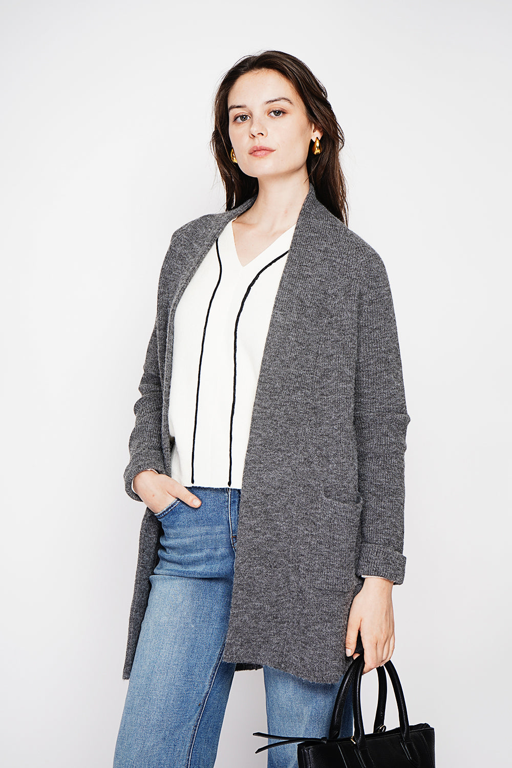 Long shawl collar cardigan with double patch pockets on the front, long sleeves and turned-in cuffs