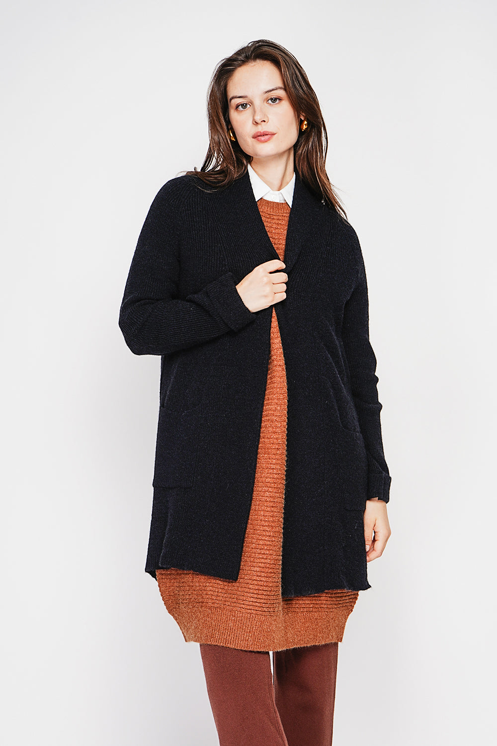 Long shawl collar cardigan with double patch pockets on the front, long sleeves and turned-in cuffs