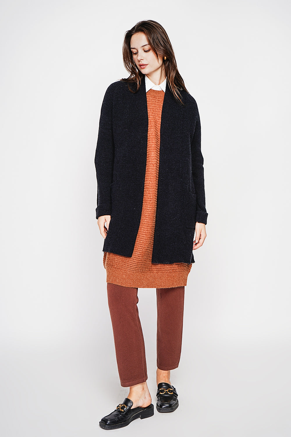 Long shawl collar cardigan with double patch pockets on the front, long sleeves and turned-in cuffs