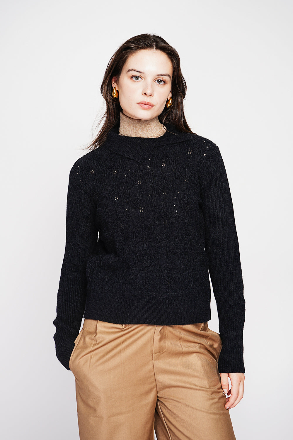 Long sleeve turtleneck sweater with fancy knit front – Black – C&Jo