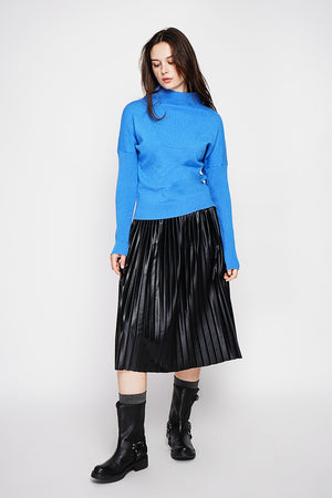 Oversized ribbed turtleneck sweater with long sleeves
