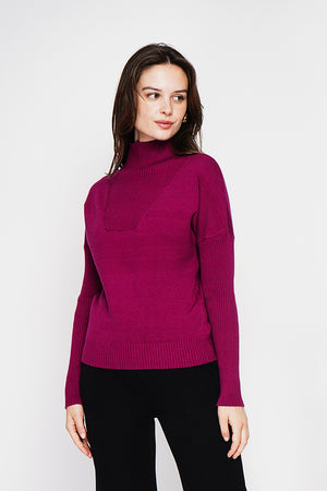 Oversized ribbed turtleneck sweater with long sleeves