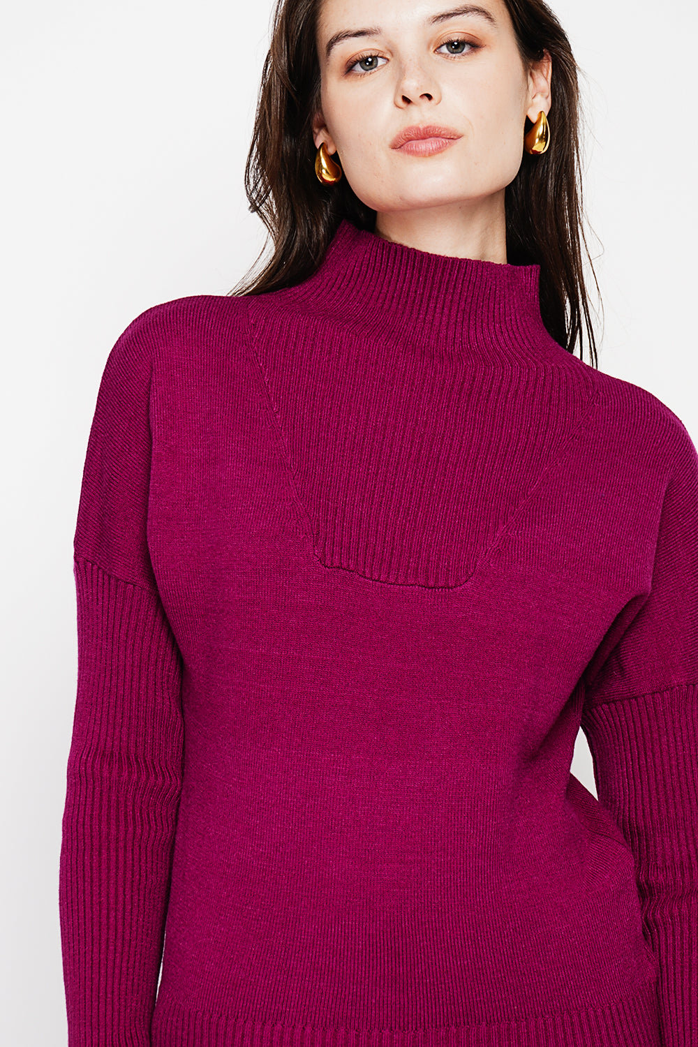 Oversized ribbed turtleneck sweater with long sleeves