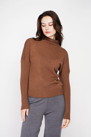 Oversized ribbed turtleneck sweater with long sleeves