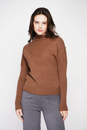 Oversized ribbed turtleneck sweater with long sleeves