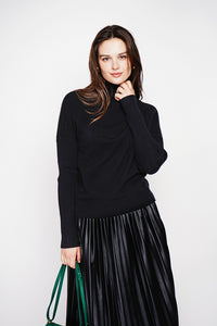Oversized ribbed turtleneck sweater with long sleeves