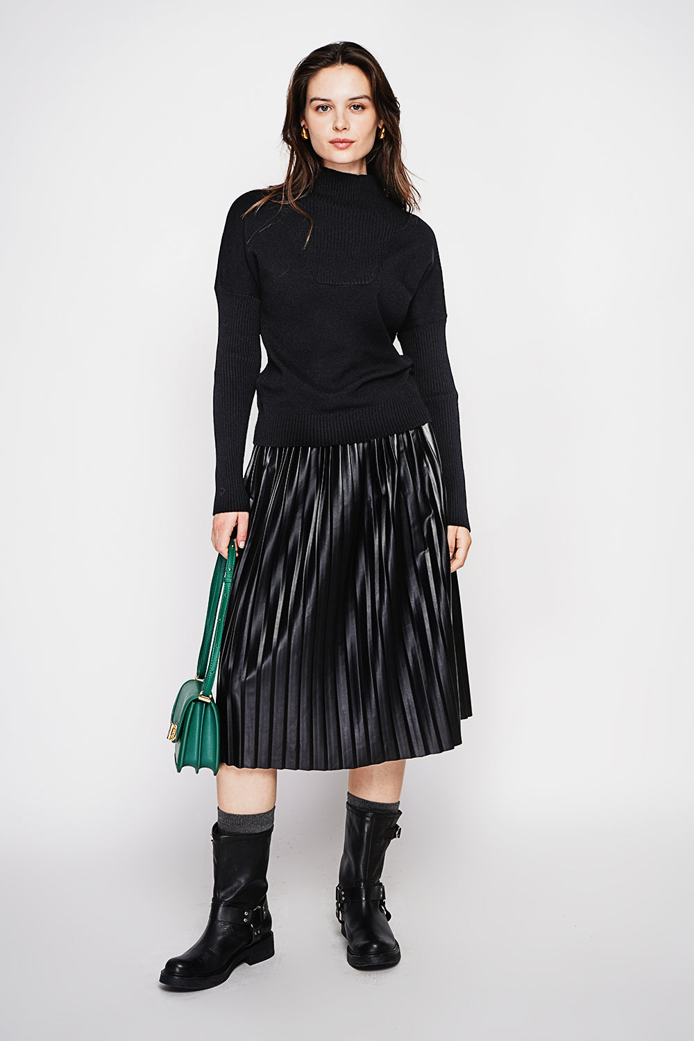 Oversized ribbed turtleneck sweater with long sleeves