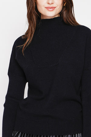 Oversized ribbed turtleneck sweater with long sleeves