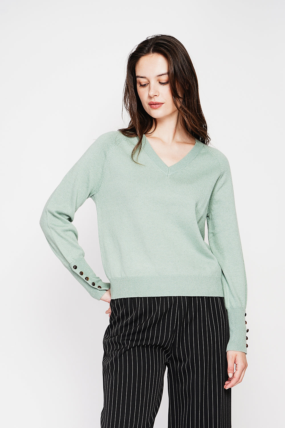 Oversized V-neck sweater with button placket at the bottom of the long sleeves – Jade green – C&Jo