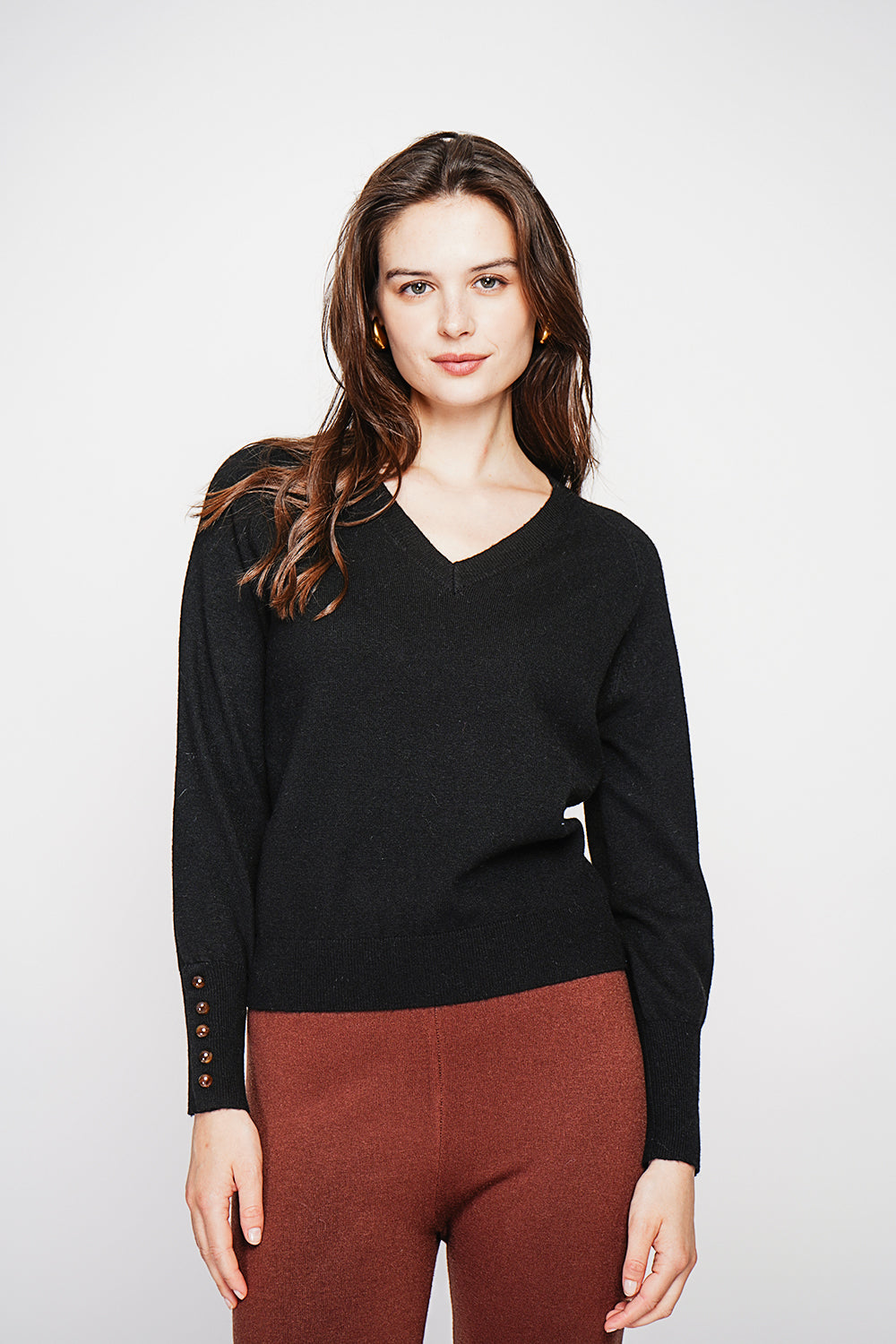 Oversized V-neck sweater with button placket at the bottom of the long sleeves – Black – C&Jo