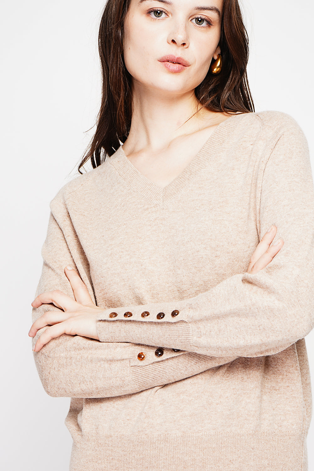 Oversized V-neck sweater with button placket at the bottom of the long sleeves – Nougat – C&Jo