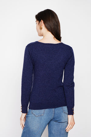 Classic V-neck sweater knitted in 2 threads with long sleeves