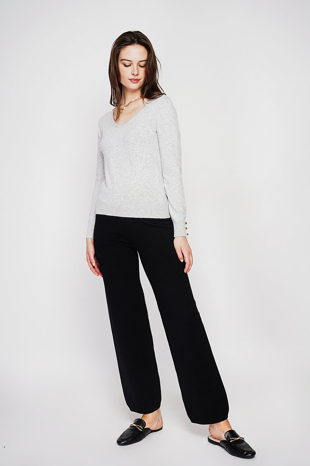 Classic V-neck sweater knitted in 2 threads with long sleeves