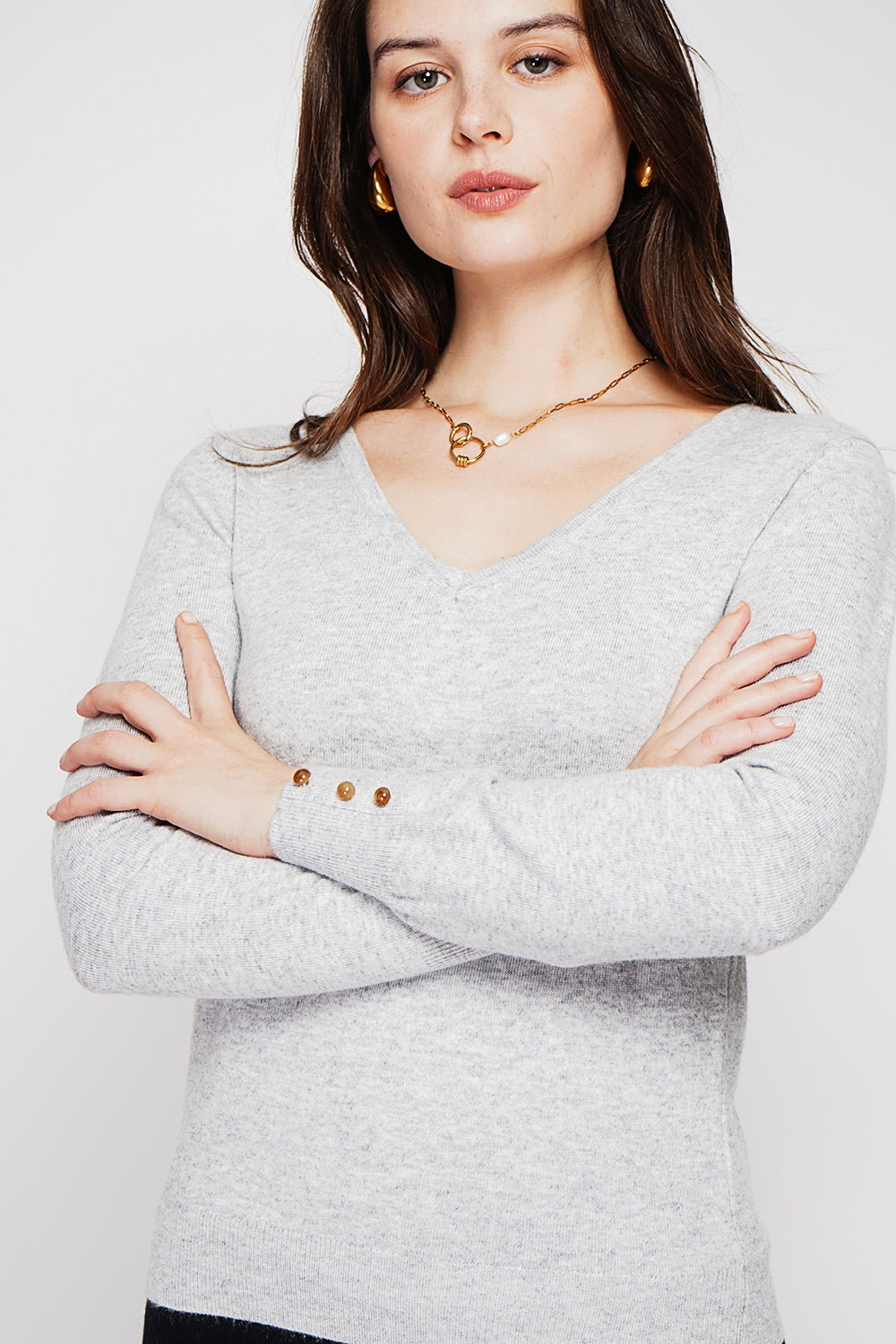 Classic V-neck sweater knitted in 2 threads with long sleeves