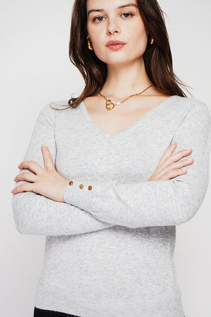 Classic V-neck sweater knitted in 2 threads with long sleeves