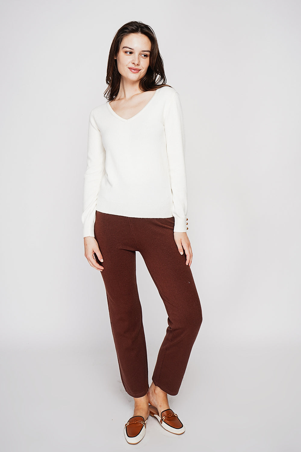 Classic V-neck sweater knitted in 2 threads with long sleeves