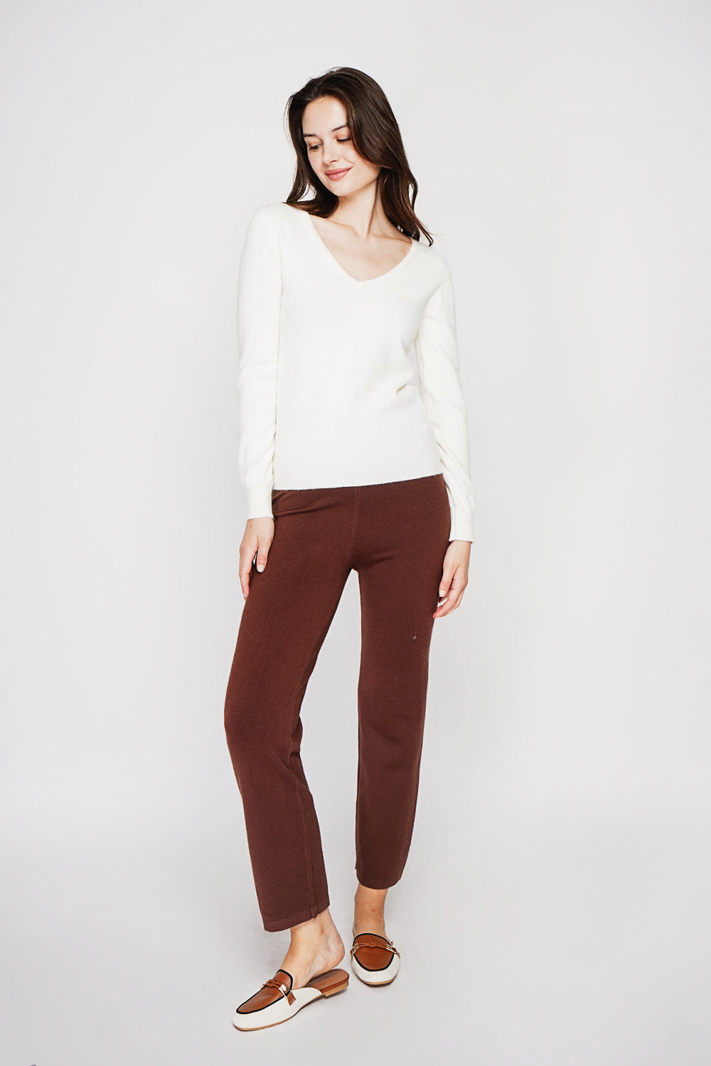 Classic V-neck sweater knitted in 2 threads with long sleeves