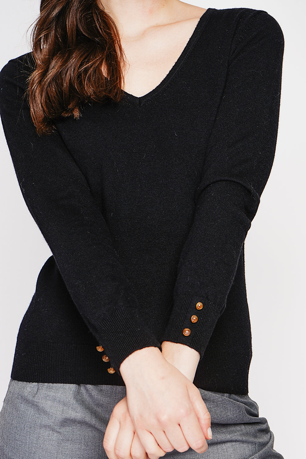 Classic V-neck sweater knitted in 2 threads with long sleeves