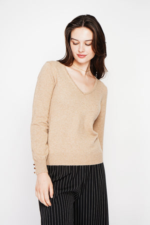 Classic V-neck sweater knitted in 2 threads with long sleeves