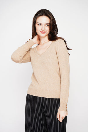 Classic V-neck sweater knitted in 2 threads with long sleeves