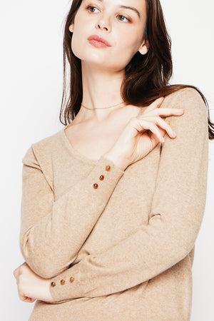 Classic V-neck sweater knitted in 2 threads with long sleeves