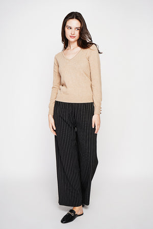 Classic V-neck sweater knitted in 2 threads with long sleeves