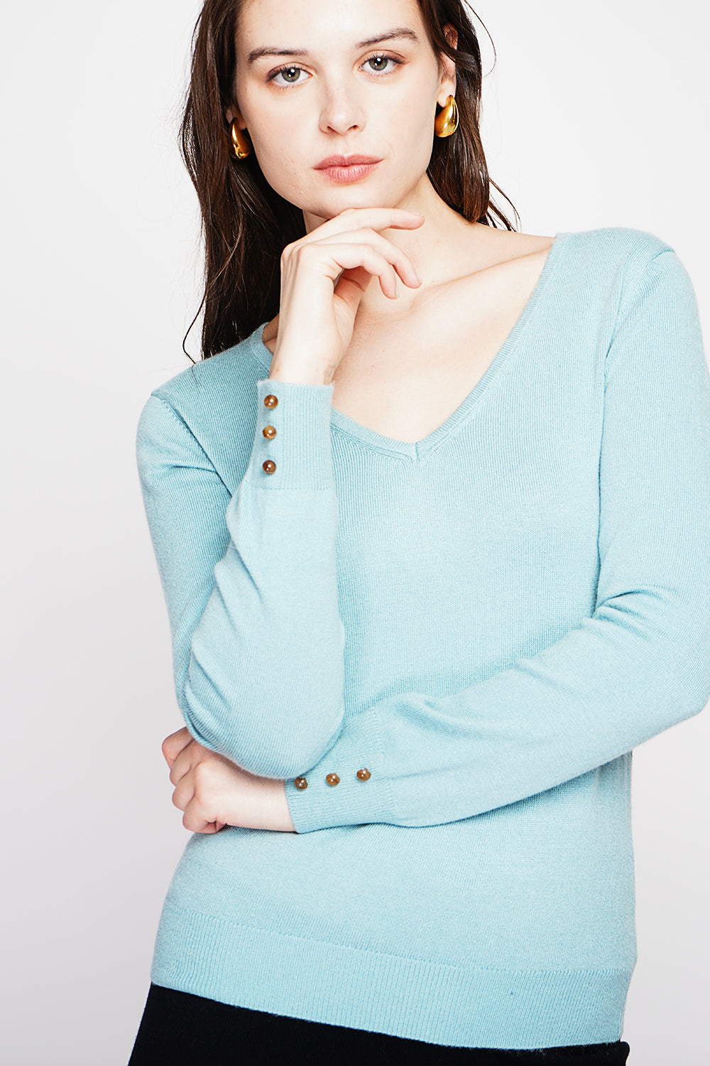 Classic V-neck sweater knitted in 2 threads with long sleeves