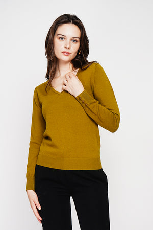 Classic V-neck sweater knitted in 2 threads with long sleeves