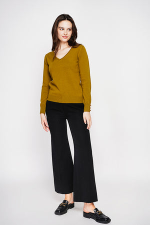 Classic V-neck sweater knitted in 2 threads with long sleeves