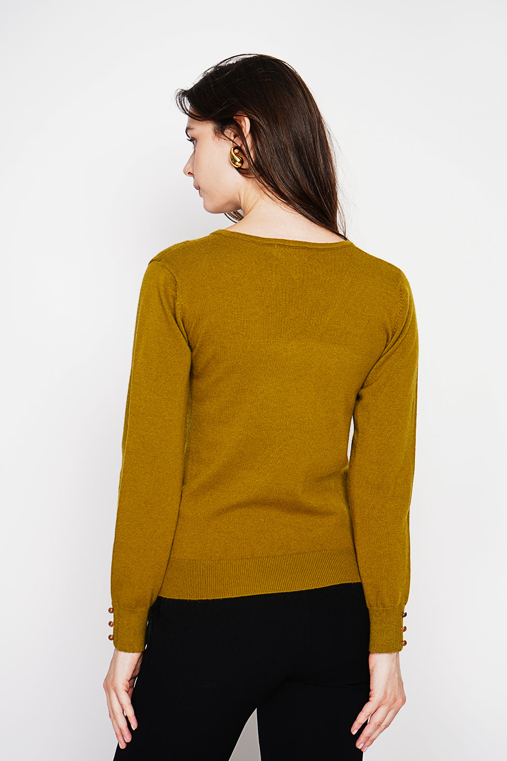 Classic V-neck sweater knitted in 2 threads with long sleeves