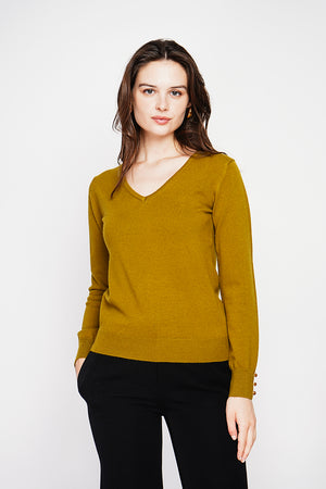 Classic V-neck sweater knitted in 2 threads with long sleeves