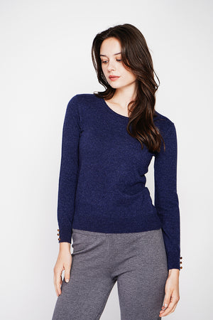 Classic round neck sweater knitted in 2 threads with long sleeves