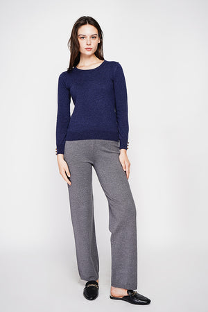Classic round neck sweater knitted in 2 threads with long sleeves