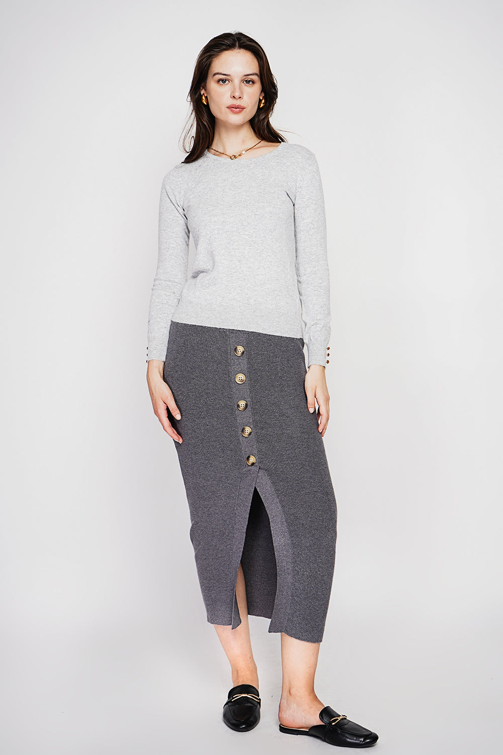 Classic round neck sweater knitted in 2 threads with long sleeves
