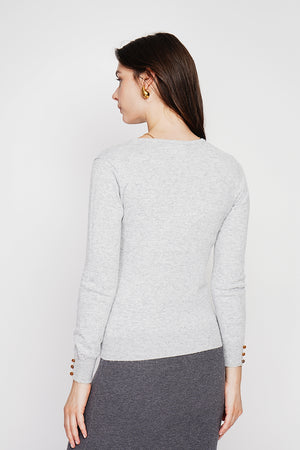 Classic round neck sweater knitted in 2 threads with long sleeves