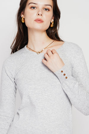 Classic round neck sweater knitted in 2 threads with long sleeves