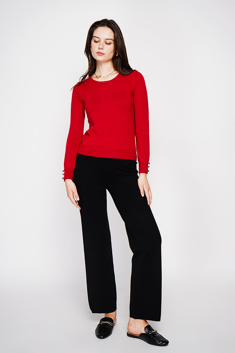 Classic round neck sweater knitted in 2 threads with long sleeves