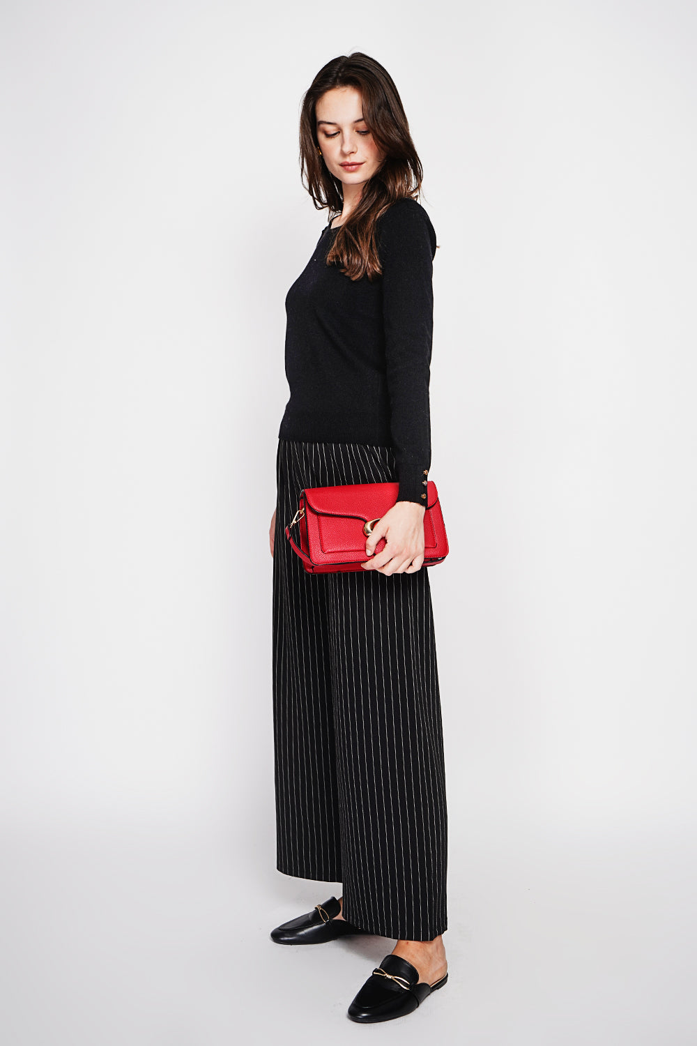 Classic round neck sweater knitted in 2 threads with long sleeves