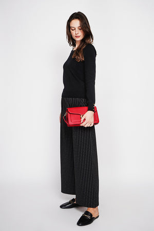 Classic round neck sweater knitted in 2 threads with long sleeves