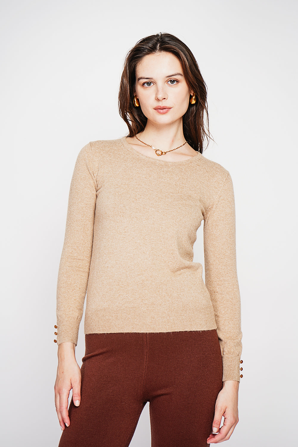 Classic round neck sweater knitted in 2 threads with long sleeves