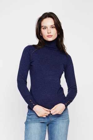 Classic turtleneck sweater knitted in 2 threads with long sleeves