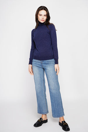 Classic turtleneck sweater knitted in 2 threads with long sleeves