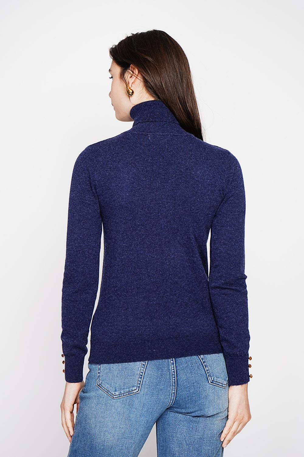 Classic turtleneck sweater knitted in 2 threads with long sleeves