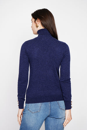 Classic turtleneck sweater knitted in 2 threads with long sleeves
