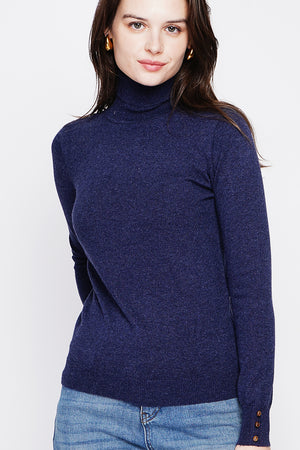Classic turtleneck sweater knitted in 2 threads with long sleeves